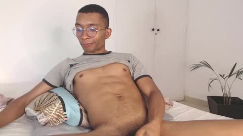 Snapshot of aaronblack1_ chatting on February 23, 5:34 am Heyy my name is Aaron online show from February 23, 5:34 am