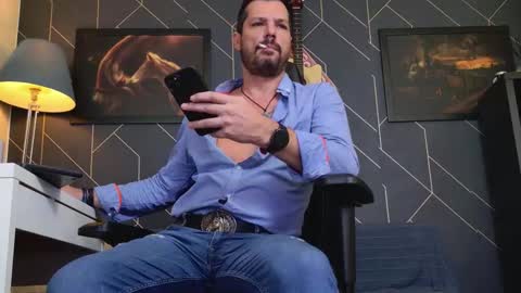 Snapshot of aaronbomer chatting on November 1, 6:15 am Aaron online show from November 1, 6:15 am