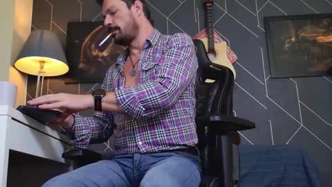 Snapshot of aaronbomer chatting on November 14, 4:33 am Aaron online show from November 14, 4:33 am