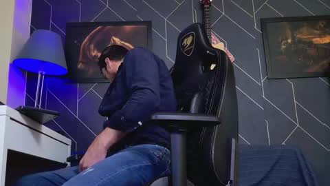 Snapshot of aaronbomer chatting on November 19, 8:14 am Aaron online show from November 19, 8:14 am