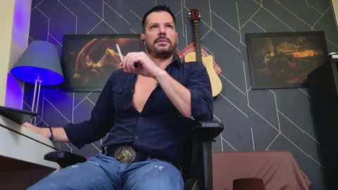 Snapshot of aaronbomer chatting on December 4, 2:43 am Aaron online show from December 4, 2:43 am