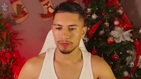 Snapshot of aaronfox_ chatting on December 9, 3:50 am AARON online show from December 9, 3:50 am