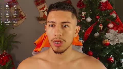 Snapshot of aaronfox_ chatting on December 10, 8:38 pm AARON online show from December 10, 8:38 pm