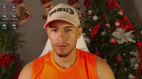 Snapshot of aaronfox_ chatting on December 10, 11:40 pm AARON online show from December 10, 11:40 pm