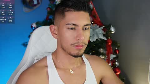 Snapshot of aaronfox_ chatting on December 11, 11:43 pm AARON online show from December 11, 11:43 pm