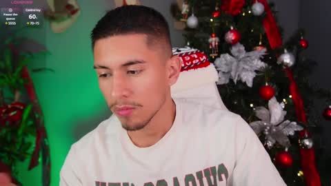 Snapshot of aaronfox_ chatting on December 26, 2:12 am AARON online show from December 26, 2:12 am