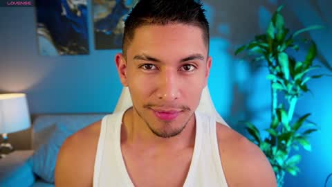 Snapshot of aaronfox_ chatting on January 2, 7:51 pm AARON online show from January 2, 7:51 pm