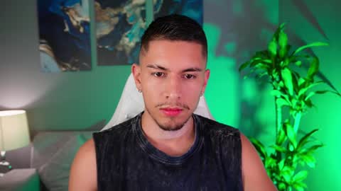 Snapshot of aaronfox_ chatting on January 5, 3:43 am AARON online show from January 5, 3:43 am