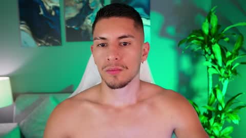 Snapshot of aaronfox_ chatting on January 5, 6:46 am AARON online show from January 5, 6:46 am