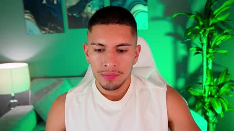 Snapshot of aaronfox_ chatting on January 7, 3:24 am AARON online show from January 7, 3:24 am