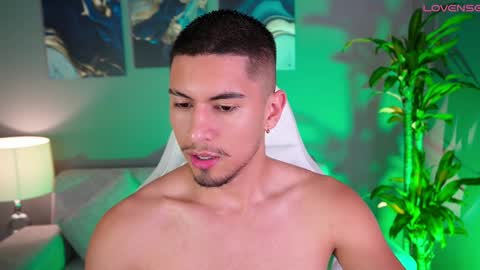 Snapshot of aaronfox_ chatting on January 7, 11:24 pm AARON online show from January 7, 11:24 pm
