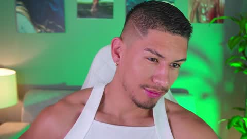 Snapshot of aaronfox_ chatting on January 26, 11:50 am AARON online show from January 26, 11:50 am
