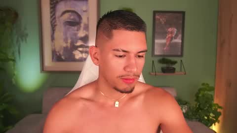 Snapshot of aaronfox_ chatting on February 11, 11:54 am AARON online show from February 11, 11:54 am