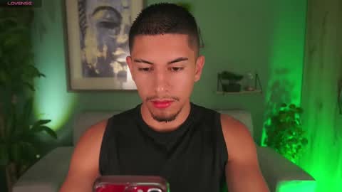Snapshot of aaronfox_ chatting on February 25, 10:26 am AARON online show from February 25, 10:26 am