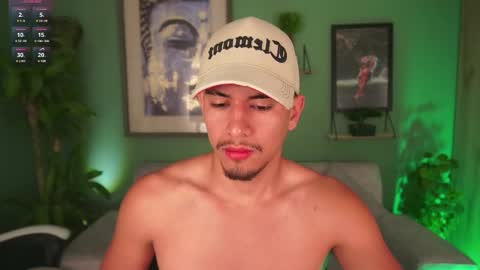 Snapshot of aaronfox_ chatting on February 27, 9:22 am AARON online show from February 27, 9:22 am