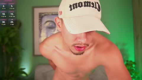 Snapshot of aaronfox_ chatting on March 1, 9:18 am AARON online show from March 1, 9:18 am