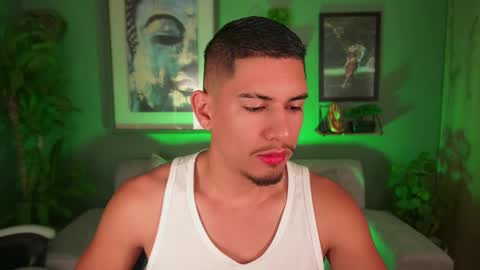 Snapshot of aaronfox_ chatting on March 11, 10:18 am AARON online show from March 11, 10:18 am
