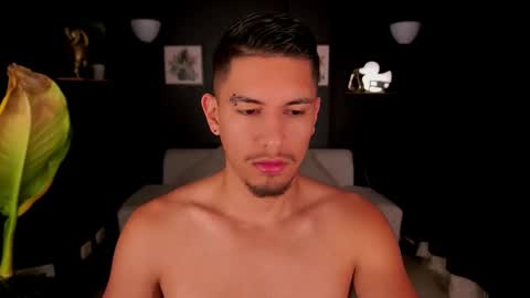 Snapshot of aaronfox_ chatting on September 11, 10:37 am AARON online show from September 11, 10:37 am