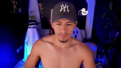 Snapshot of aaronfox_ chatting on October 5, 12:36 pm AARON online show from October 5, 12:36 pm