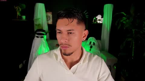 Snapshot of aaronfox_ chatting on October 9, 2:42 am AARON online show from October 9, 2:42 am