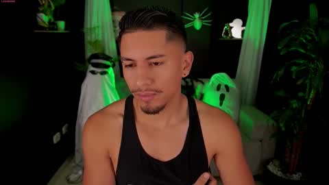 Snapshot of aaronfox_ chatting on October 10, 2:16 pm AARON online show from October 10, 2:16 pm