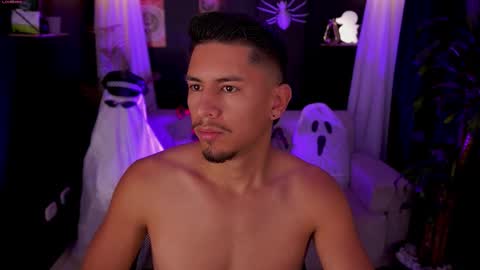 Snapshot of aaronfox_ chatting on October 11, 12:15 pm AARON online show from October 11, 12:15 pm