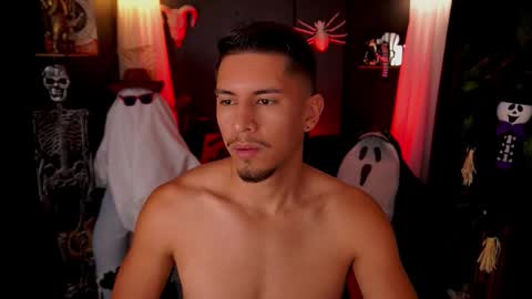 Snapshot of aaronfox_ chatting on October 13, 12:21 am AARON online show from October 13, 12:21 am