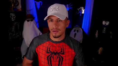 Snapshot of aaronfox_ chatting on October 14, 1:17 am AARON online show from October 14, 1:17 am