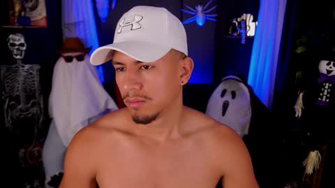Snapshot of aaronfox_ chatting on October 14, 1:23 pm AARON online show from October 14, 1:23 pm