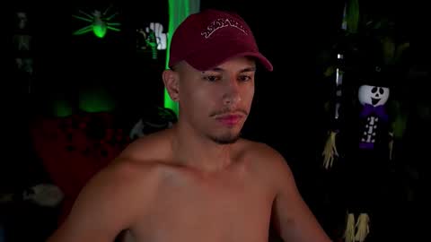 Snapshot of aaronfox_ chatting on October 16, 12:17 pm AARON online show from October 16, 12:17 pm