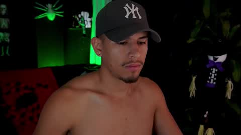 Snapshot of aaronfox_ chatting on October 20, 1:00 pm AARON online show from October 20, 1:00 pm