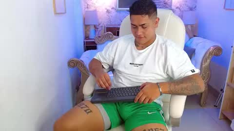 Aaron online show from December 2, 11:26 am