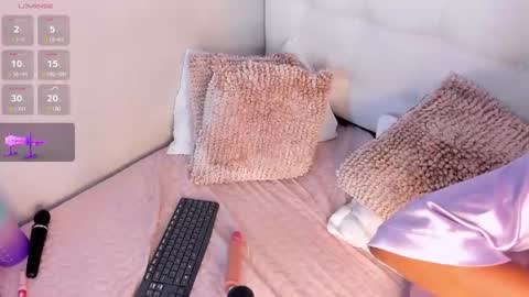 Snapshot of aashley_jones chatting on February 20, 5:33 am Aashley online show from February 20, 5:33 am