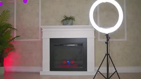 Snapshot of abbela_white chatting on November 18, 6:18 am Alexa online show from November 18, 6:18 am