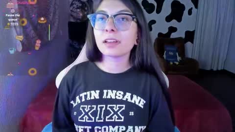 Snapshot of abbie_senjen chatting on October 30, 2:24 am April online show from October 30, 2:24 am