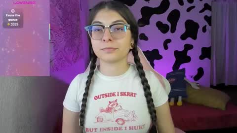 Snapshot of abbie_senjen chatting on November 19, 10:54 pm April online show from November 19, 10:54 pm