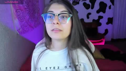 Snapshot of abbie_senjen chatting on November 24, 4:34 am April online show from November 24, 4:34 am