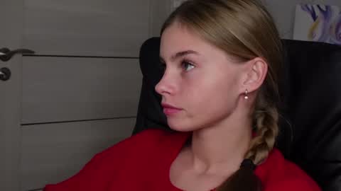 Snapshot of abby_laker chatting on December 11, 8:18 pm ABBY LAKER online show from December 11, 8:18 pm