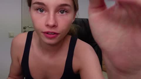 Snapshot of abby_laker chatting on December 28, 11:16 pm ABBY LAKER online show from December 28, 11:16 pm
