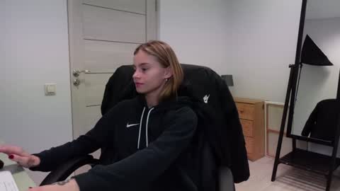 Snapshot of abby_laker chatting on January 2, 5:18 pm ABBY LAKER online show from January 2, 5:18 pm