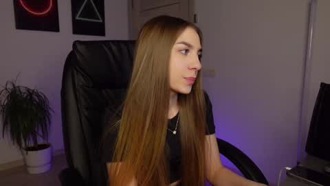 Snapshot of abby_laker chatting on February 25, 7:36 pm ABBY LAKER online show from February 25, 7:36 pm