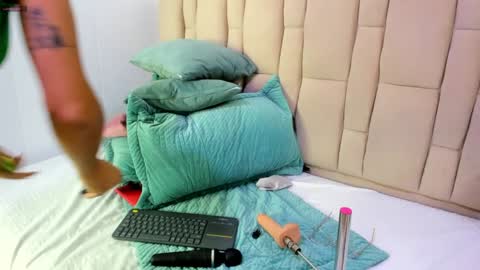 Snapshot of abbyadams23 chatting on January 12, 2:45 am abbyadams23 online show from January 12, 2:45 am