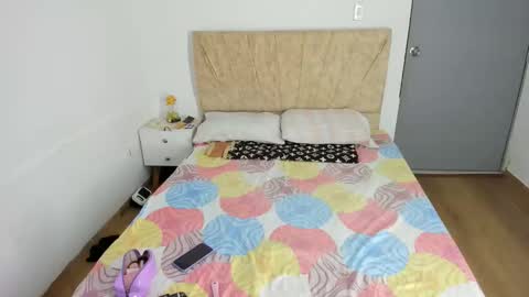 Snapshot of abbyhowlland chatting on December 14, 12:49 am sara online show from December 14, 12:49 am