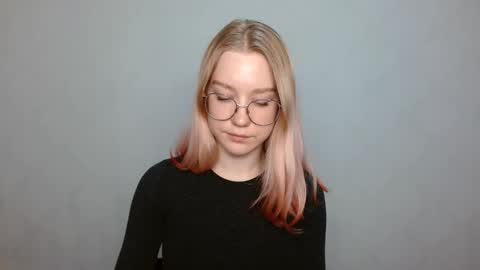 Abby Lovense is active online show from December 29, 12:45 pm