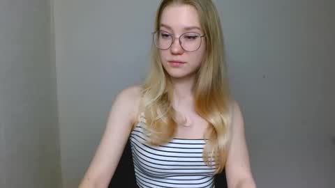 Snapshot of abbymoore__ chatting on December 20, 3:30 pm Abby Lovense is active online show from December 20, 3:30 pm