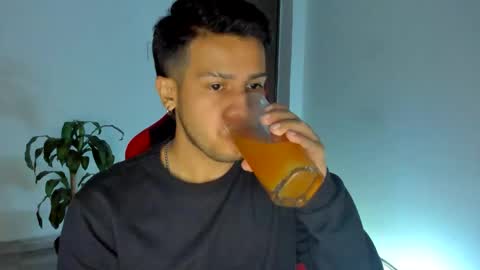 Snapshot of abelasburgo chatting on December 16, 1:21 am Independence model AbelAsburgo online show from December 16, 1:21 am