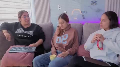 abella_as_ online show from January 15, 1:37 pm