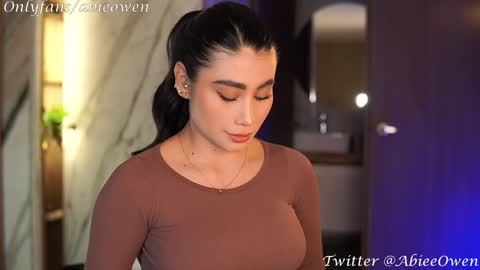 Snapshot of abie_owen chatting on January 10, 12:17 am abie_owen online show from January 10, 12:17 am