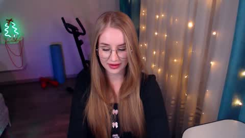 Anna online show from December 6, 7:45 pm