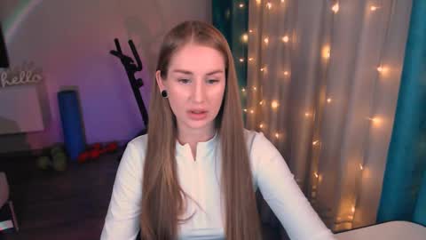 Anna online show from February 4, 7:55 pm